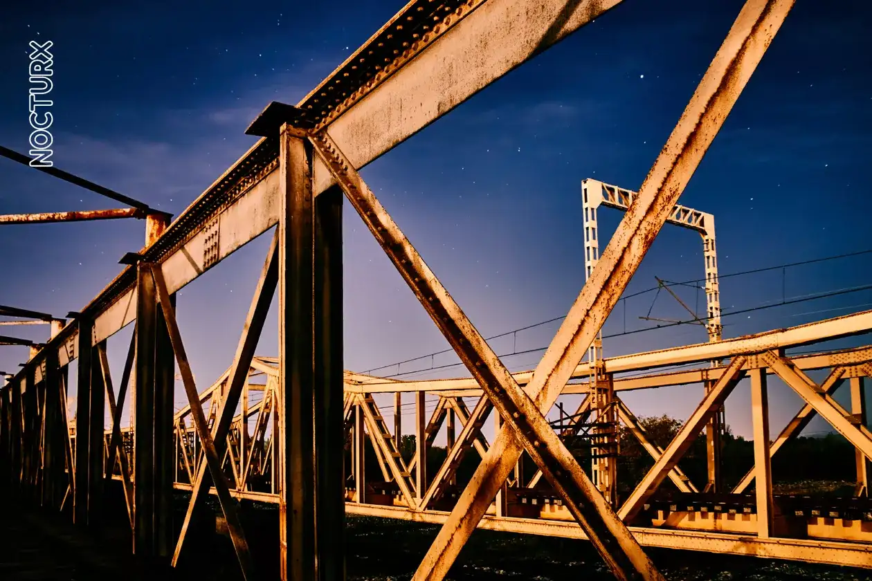 El viejo puente Maule bajo las estrellas
